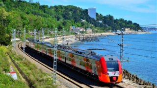 Туристы раскупили почти все билеты на поезда на майские праздники в Анапу