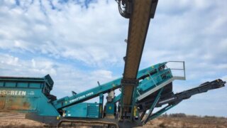 На Кубани протестировали новый аппарат для очистки загрязненного мазутом песка