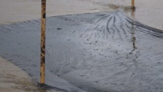 Новые методы очистки пляжей от мазута начали тестировать в Краснодарском крае