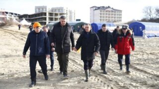 Глава Кубани посетил Анапу и пообщался с волонтерами и спасателями