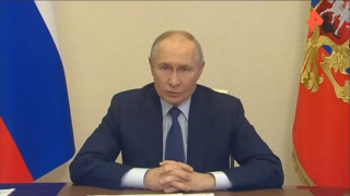 Владимир Путин поручил подготовить подъем танкеров, затонувших в Черном море