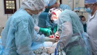 Кубанские медики провели одиннадцать операций в ДНР
