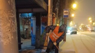 В Краснодаре свыше 500 человек устраняют последствия снегопада на улицах