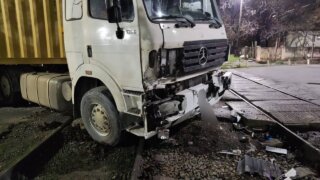 Водитель грузовика погиб в результате столкновения с поездом в Новороссийске