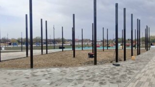 В Кореновске продолжают благоустройство городского парка