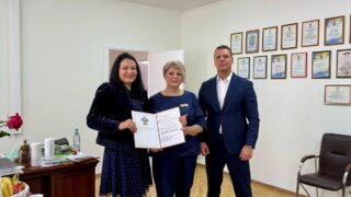 Депутат ЗСК Станислав Гринев поздравил с 8 марта работников здравоохранения Карасунского округа