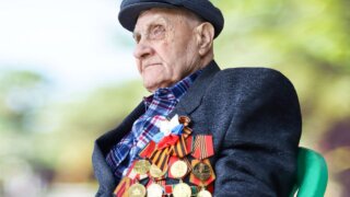 Вениамин Кондратьев поздравил ветерана Георгия Ефремова со 101-м днем рождения