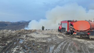 В Новороссийске больше четырех суток с пожаром на полигоне борются свыше 300 человек