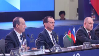 Вениамин Кондратьев поприветствовал участников конференции Южно-Российской парламентской ассоциации