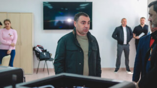 В Сочинском профессиональном техникуме студенты изготавливают детали для дронов на 3D-принтерах от Арменака Тозляна