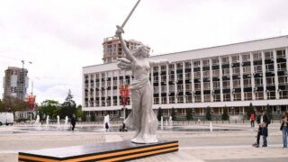 Копия скульптуры «Родина-мать» появилась в центре Краснодара