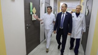 Юрий Бурлачко посетил Краевую клиническую больницу № 2 с рабочим визитом