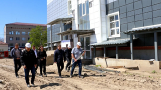 Александр Нестеренко посетил стройплощадки социальных объектов в Тбилисском районе