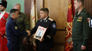 Александр Власов наградил военнослужащих за подготовку парадного расчета Кубанского казачьего войска