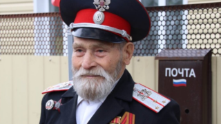 Вениамин Кондратьев поздравил ветерана Великой Отечественной войны Петра Колесника со 103-летием