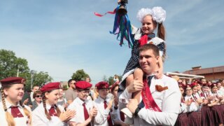 Как прошел последний звонок в краснодарских школах. Фоторепортаж