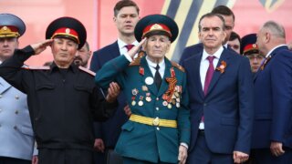 Губернатор Кубани приветствовал участников парада в Новороссийске