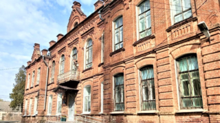 Для старинного здания школы в станице Пластуновской утвердили предмет охраны