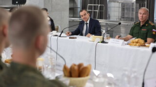 Вениамин Кондратьев встретился с призывниками Президентского полка