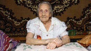 Вениамин Кондратьев поздравил ветерана Великой Отечественной войны Александру Глейкину со 101-летием