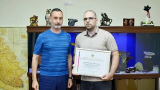 Депутат ЗСК Виктор Тепляков наградил лучших медиков Сочи