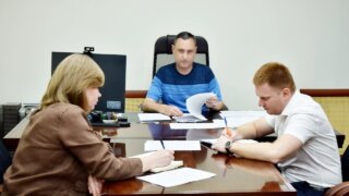 Депутат ЗСК Виктор Тепляков обсудил вопросы борьбы с вредителями в Сочи