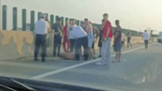 Неадекватный мужчина в трусах устроил массовую аварию на подъезде к Краснодару