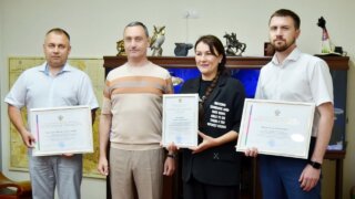 Депутат ЗСК Виктор Тепляков наградил лучших профессионалов Сочи