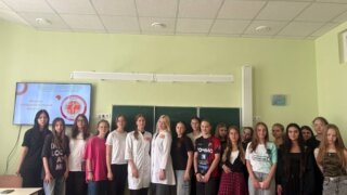 Студентки КубГМУ провели профориентационные встречи со школьниками в Геленджике и Краснодаре