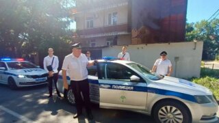 В Геленджике школьников доставили на экзамен на полицейских машинах с мигалками
