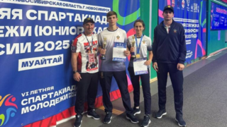 Арменак Тозлян поздравил трех спортсменов из Сочи в дисциплине муай тай с медалями на Спартакиаде
