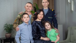 Кондратьев поздравил семью Даниловых из Армавира с победой во Всероссийском конкурсе «Семья года»