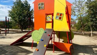 В Усть-Лабинске завершают благоустройство сквера