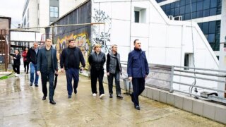 Депутат ЗСК Виктор Тепляков осмотрел торговую галерею на улице Навагинской в Сочи