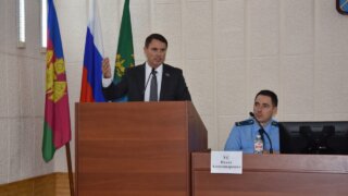 Избранных депутатов Совета Славянского района поздравил Денис Выпринцев