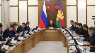 Вениамин Кондратьев: Важно не допустить спада экономики и сохранить ВРП на уровне 5 триллионов 800 миллиардов рублей