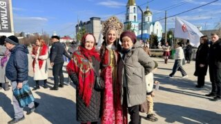 Депутаты ЗСК Олег Бойченко и Станислав Гринев помогли в организации фестиваля-шествия «Русские красавицы» в Краснодаре