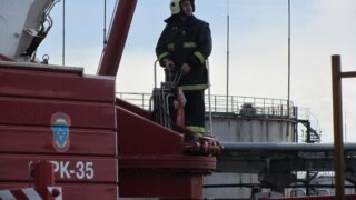 Под Тихорецком продолжают тушить пожар на нефтебазе после атаки беспилотников