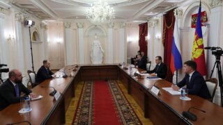 Вениамин Кондратьев обсудил развитие промышленности региона с Романом Чекушовым