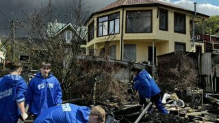 В селе Агой Туапсинского района молодогвардейцы помогают ликвидировать последствия атаки БПЛА