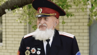 Вениамин Кондратьев поздравил со 101-летием ветерана Великой Отечественной войны из Приморско-Ахтарска
