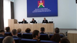 Поддержка семей и предпринимателей: итоги совещания в Усть-Лабинске с участием депутата Зюзина