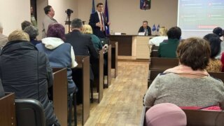 Валерий Горюханов просит построить оборудованные пешеходные переходы через пути в Приморско-Ахтарске