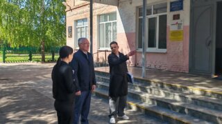 Парламентский контроль: депутат Кузнецов проверил состояние школы, требующей капитального обновления