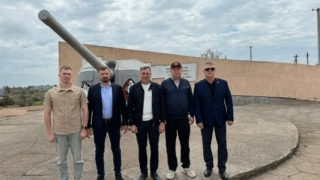 Депутат ЗСК Игорь Брагарник доставил в Херсонскую область деревянный сруб для строительства православного храма для военнослужащих, а также гуманитарную помощь